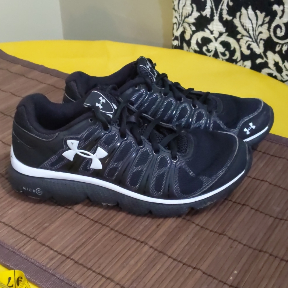 Boys Under Armour Micro G Sneakers Size 4.5Y